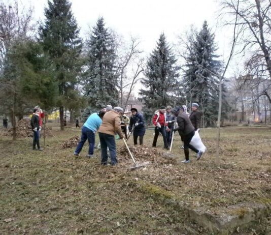 Весенняя перезагрузка: в Тернополе проводят уборку улиц