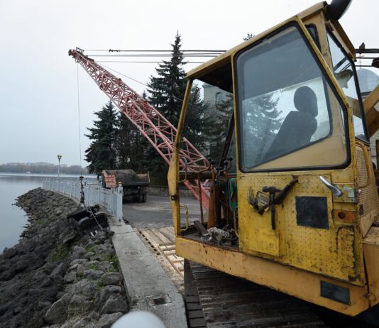 Тернопольский пруд очищают от мула
