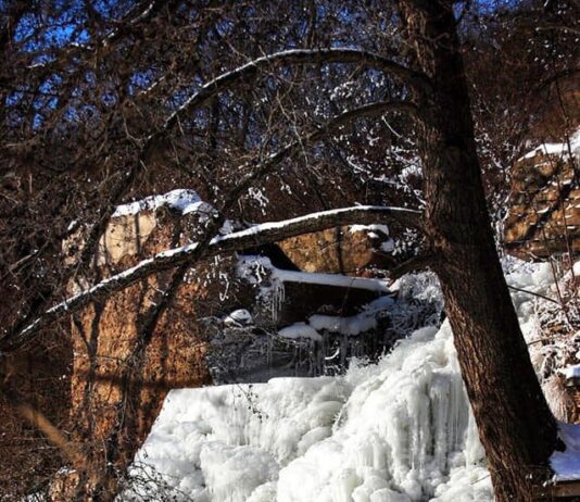 Джуринский водопад замерз в Тернопольской области
