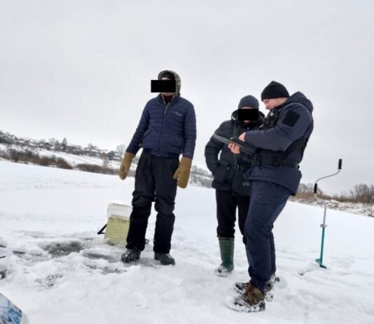Рейды и штрафы на тернопольском пруду и чемпионат по зимней ловле рыбы