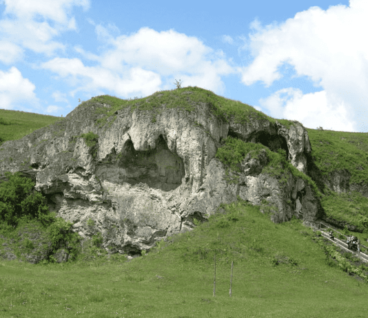 Травертиновые скалы: жемчужина Днестровского каньона