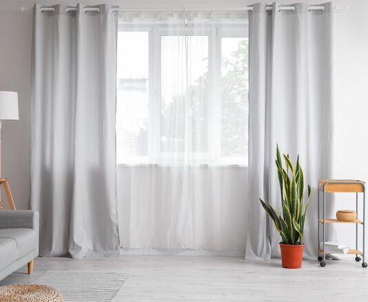 Стильные шторы в доме: какой материал прослужит дольше всего